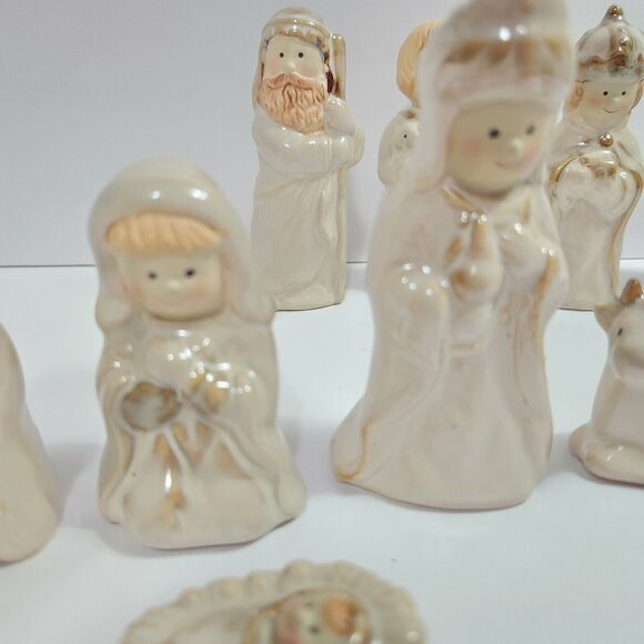 Kirkland's Potter's Garden Christmas 10 Piece Nativity Scene - Picture 8 of 16